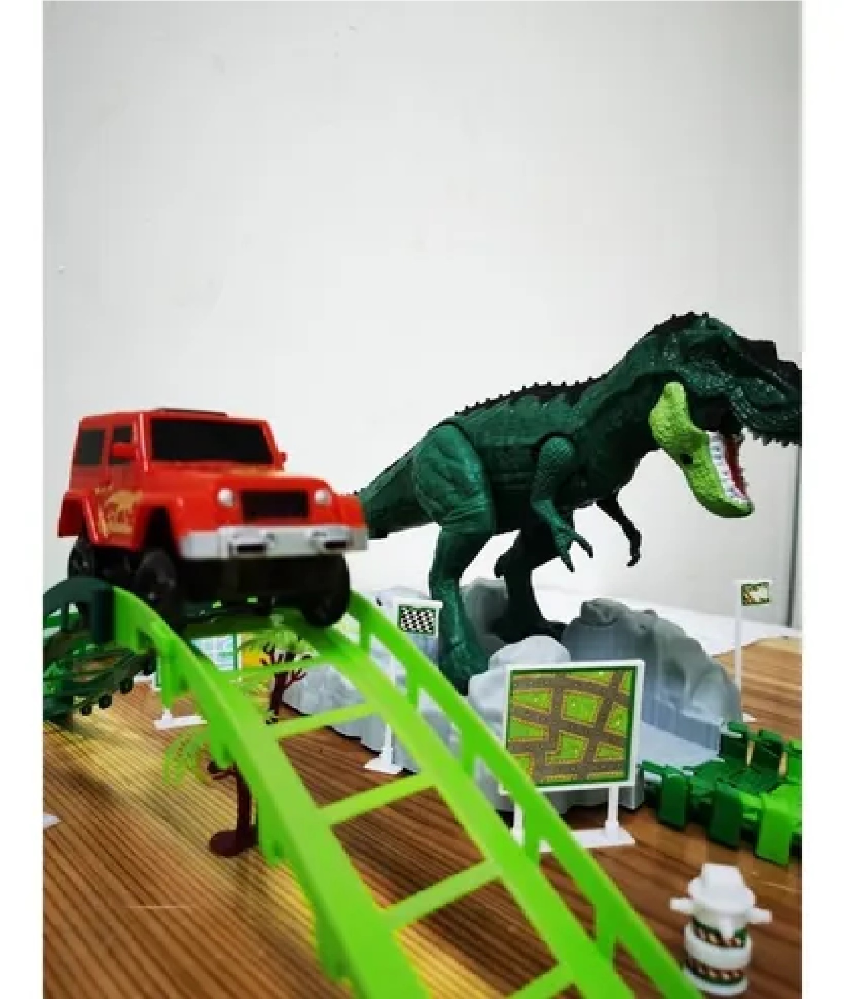 Pista De Carreras Dinosaurio Spray Track 105 Pza 245 Cm Niñ@