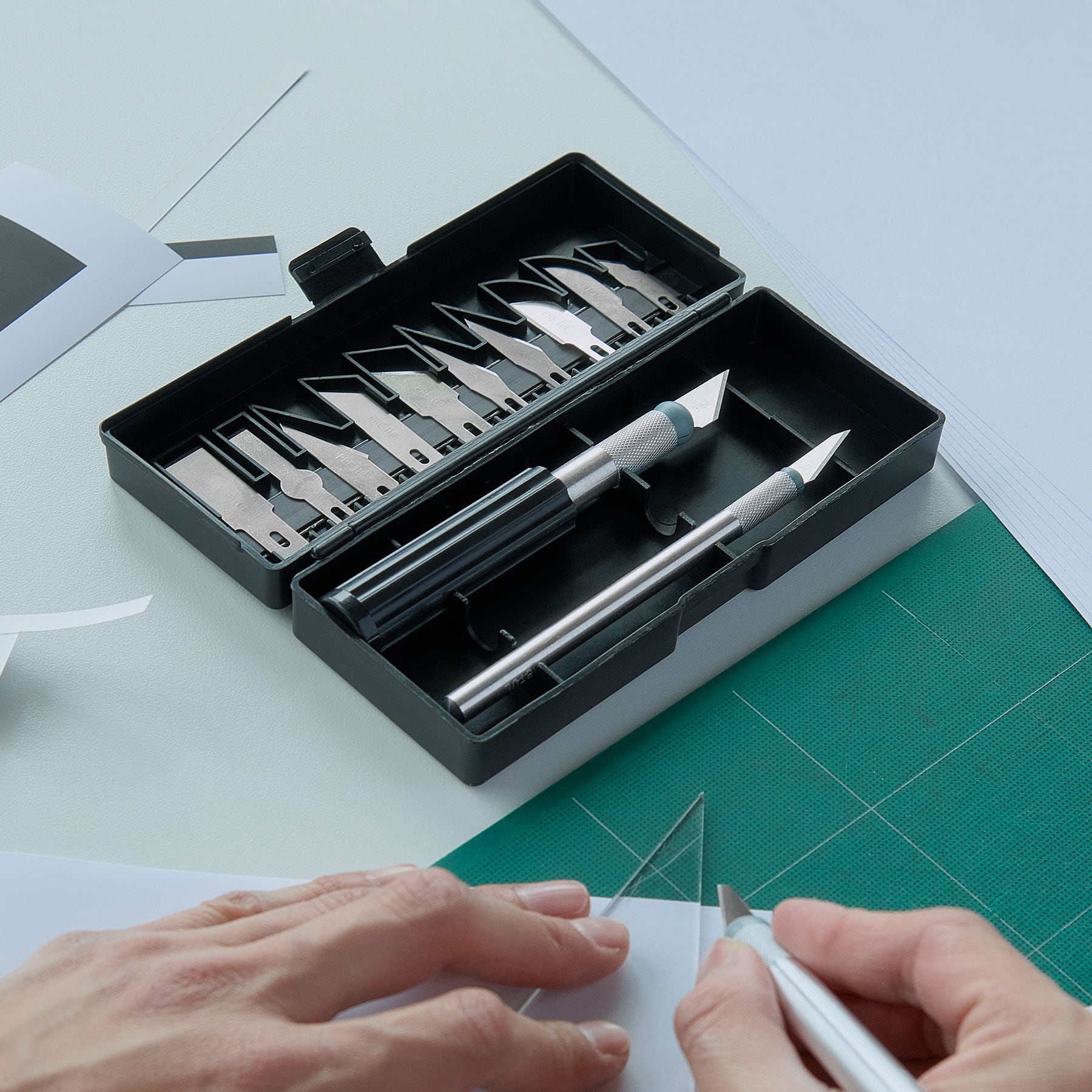 Juego De Exactos Estuche 13 Bisturí Navajas Intercambiables.