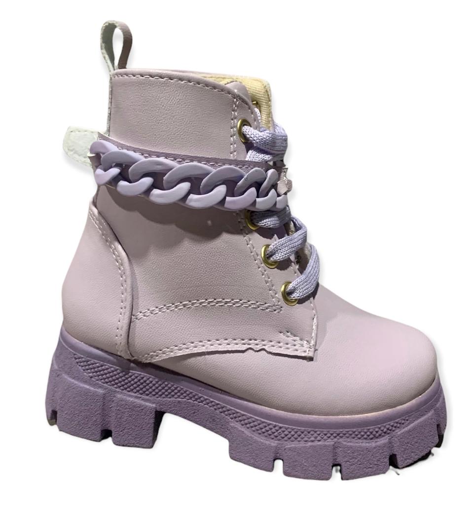BOTAS BOTINES MODA CASUAL PARA NIÑAS DETALLE ESLABON COLOR LILA.