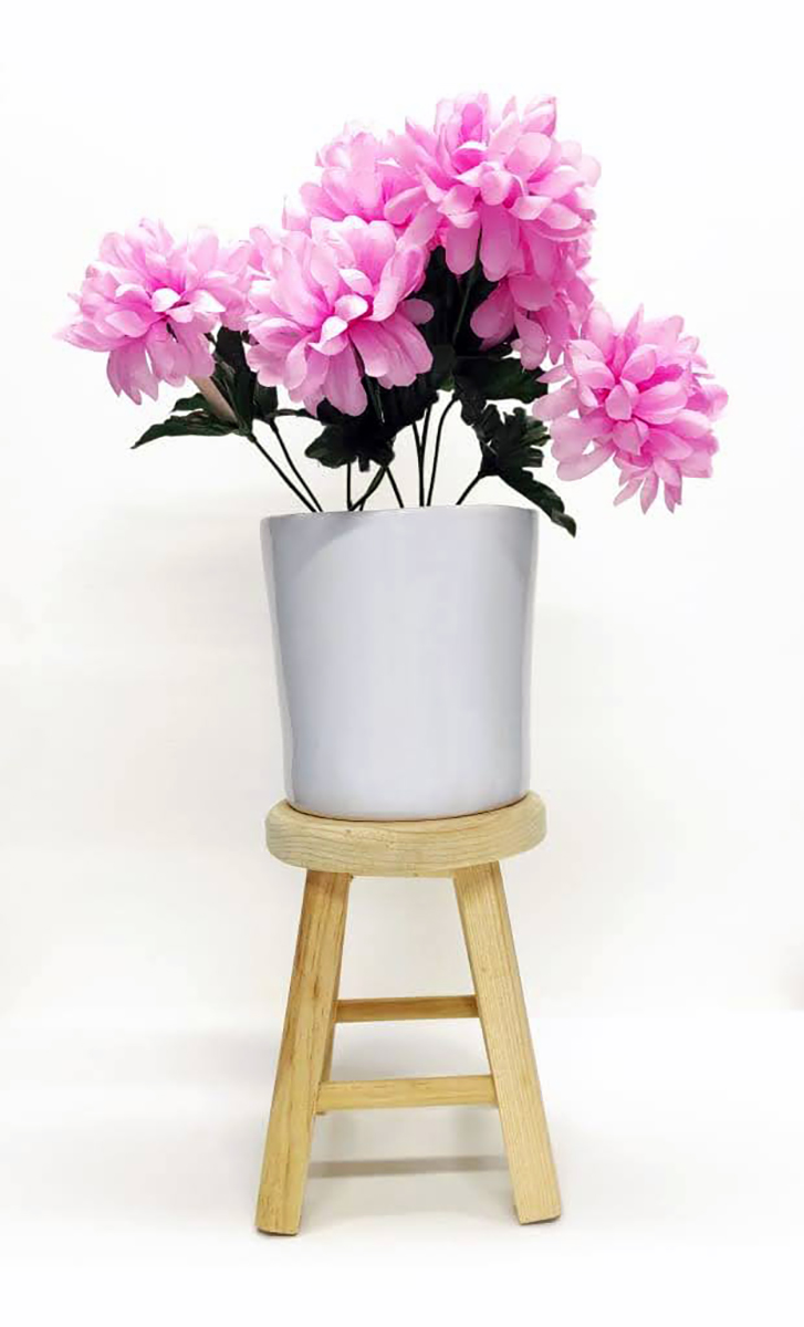 Arreglo Floral con Maceta de Cerámica y Base de Banco #09