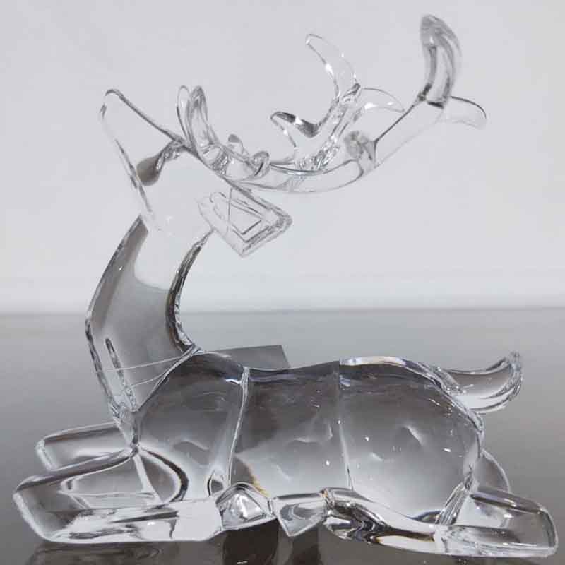 Venado sentado acrílico MM