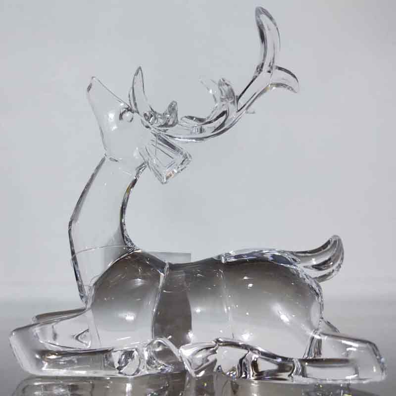 Venado sentado acrílico MM