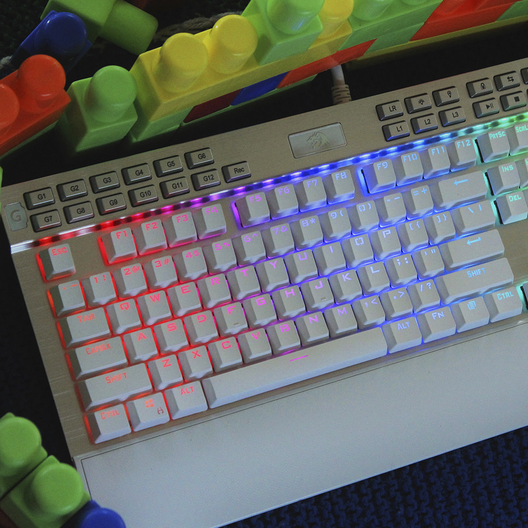 Teclado Gamer Redragon K550 Yama Blanco Mecánico Español