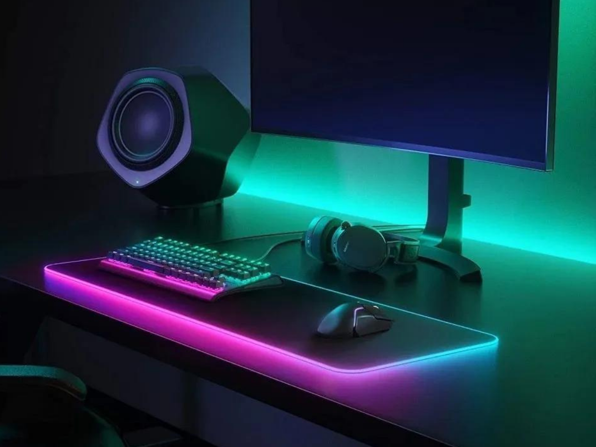 Mouse Pad Gamer RGB extra grande Antideslizante Base 90x40x4 luz led integrada funcion de memoria decoracion perfecta video gamer tapete pc.