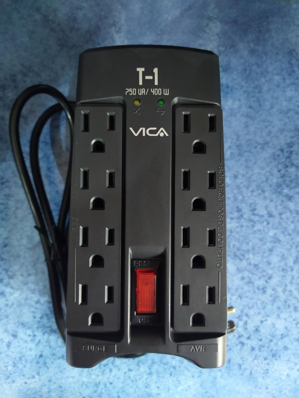 REGULADOR ELECTRÓNICO DE VOLTAJE 750 VA 400 WATTS 8 TOMAS 5-15R ENERGIA NEGRO SMART TV CEL PANTALLA