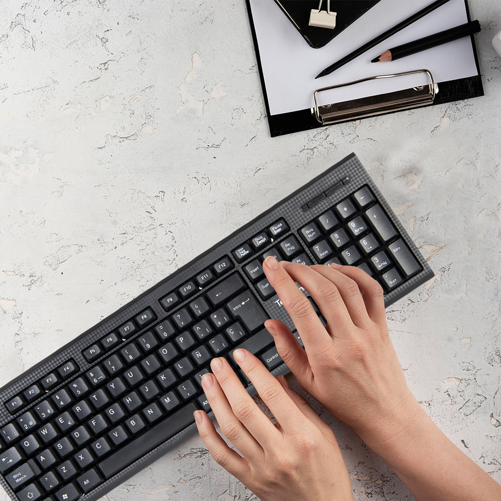 Teclado Alámbrico con Ajustes de Inclinación