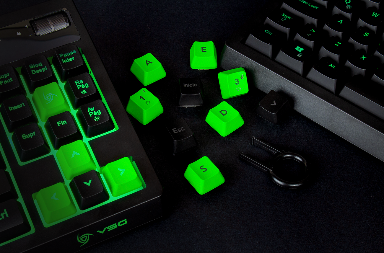 Teclado de membrana USB Gamer VSG Pulsar Color Negro con luz RGB