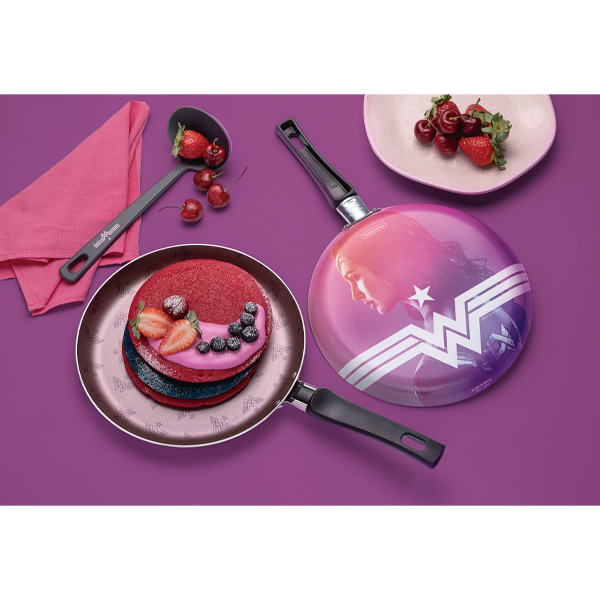 Crepera con Cucharón Wonder Woman 1984 Tramontina 22 cm