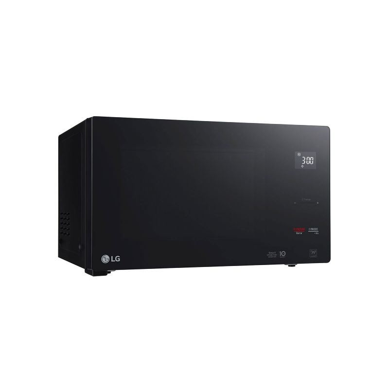 Horno microondas LG 1.4 pies cúbicos NeoChef Smart Inverter Negro MS1597DIS