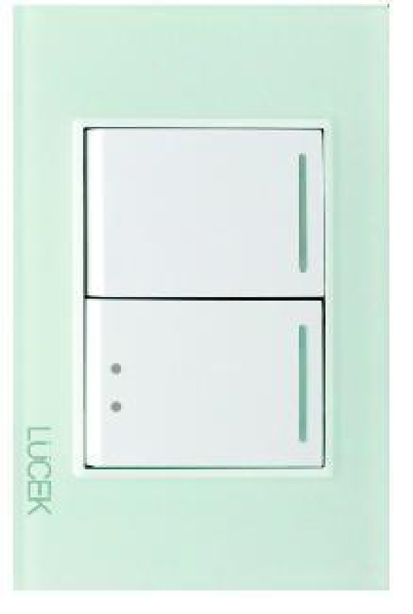 'BP02/3 'PLACA  CON 1 APAGADOR SENCILLO Y 1 DE ESCALERA DE 1.5 MÓDULOS LUCEK CRISTAL