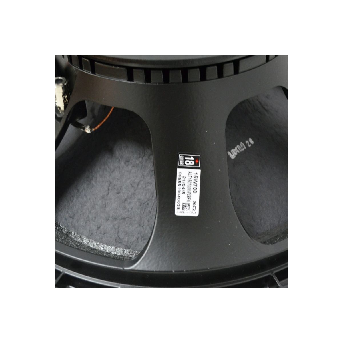 BOCINA EIGHTEEN SOUND 15W700 DE 15 PULGADAS