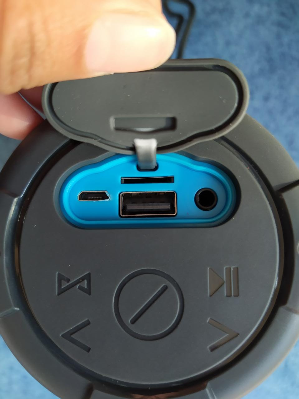 Bocina Bluetooth Sumergible Agua Ipx7 Tws Manos Libres Micorofono Musica Radio Gris Ejercicio Impermeable Auto Portatil Bici