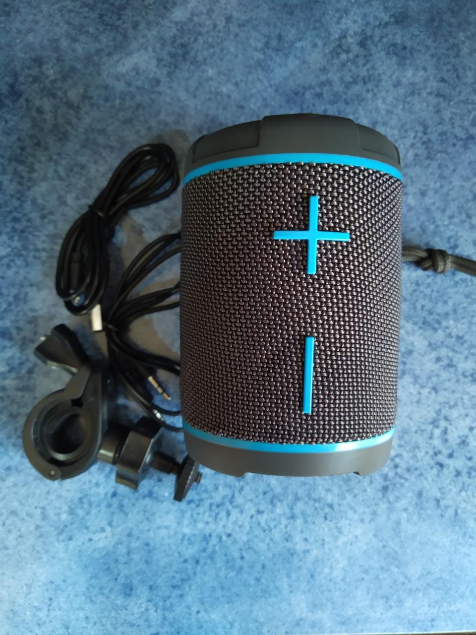 Bocina Bluetooth Sumergible Agua Ipx7 Tws Manos Libres Micorofono Musica Radio Gris Ejercicio Impermeable Auto Portatil Bici