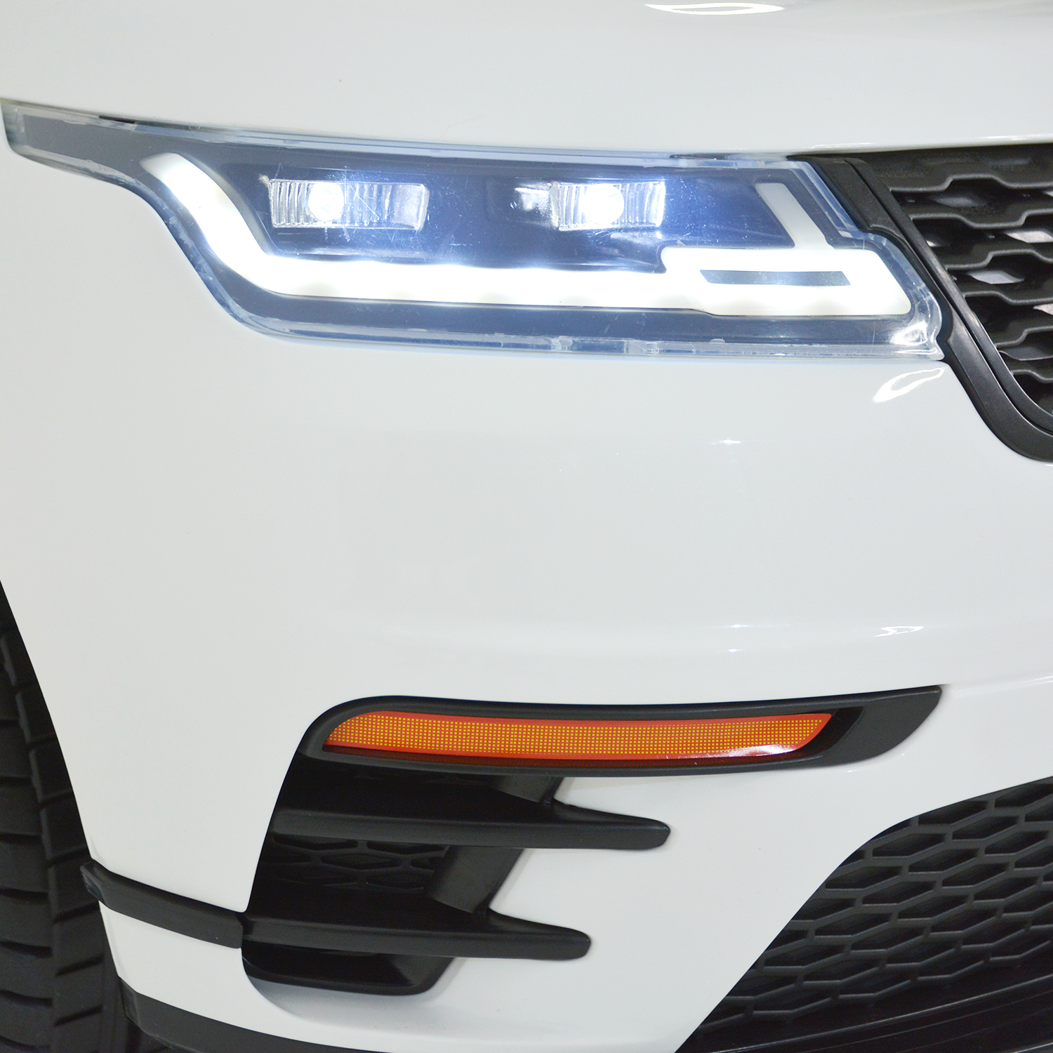 Montable Electrico Camioneta Land Rover Blanca 12v MP3 Control Remoto 3km