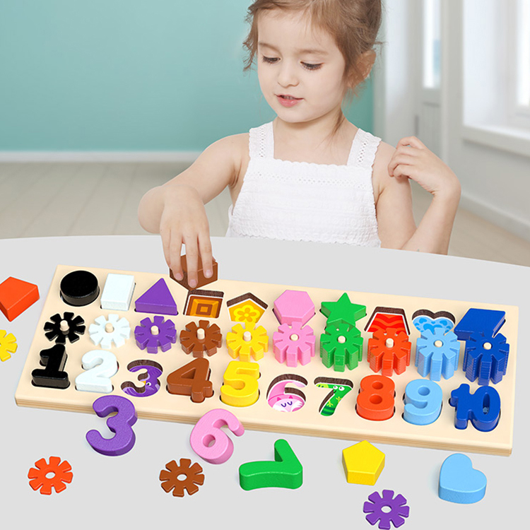 Tablero de Juego con números, Figuras geométricas y Aros ranurados para la formación de Figuras Yuff!