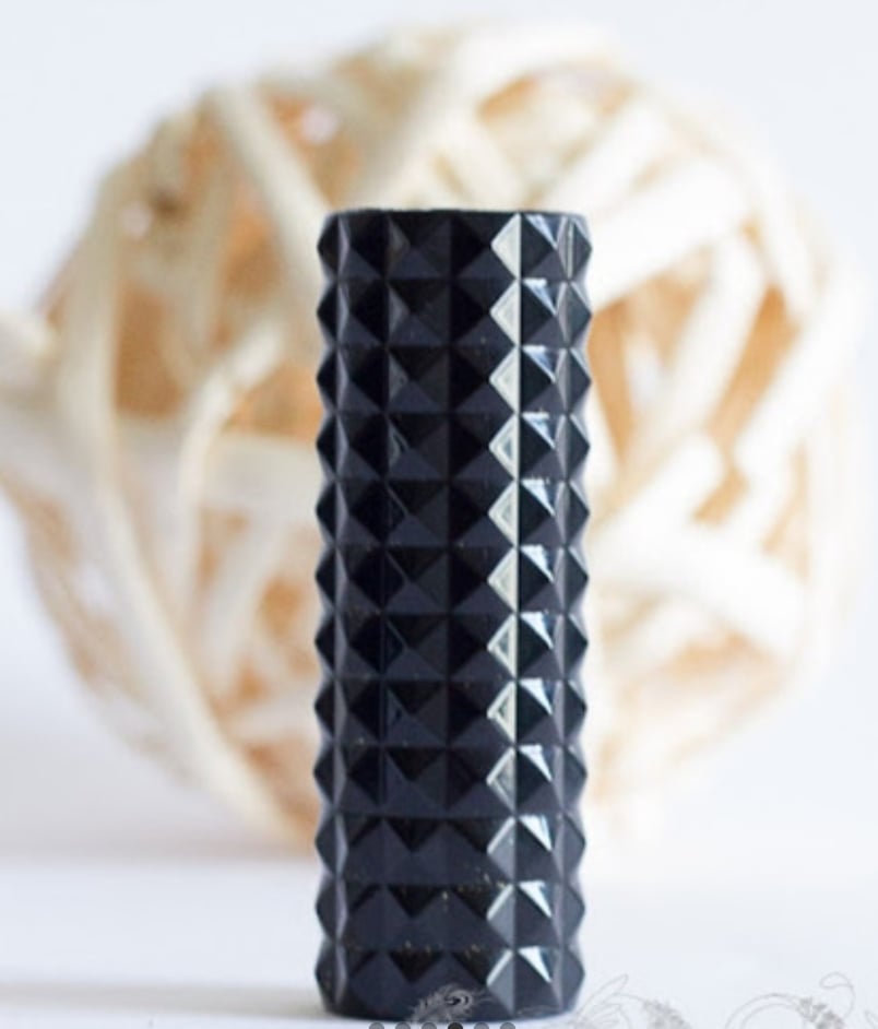 Lapiz Labial Cremoso Ligero Studed Kiss Kat Von D Motorhead 