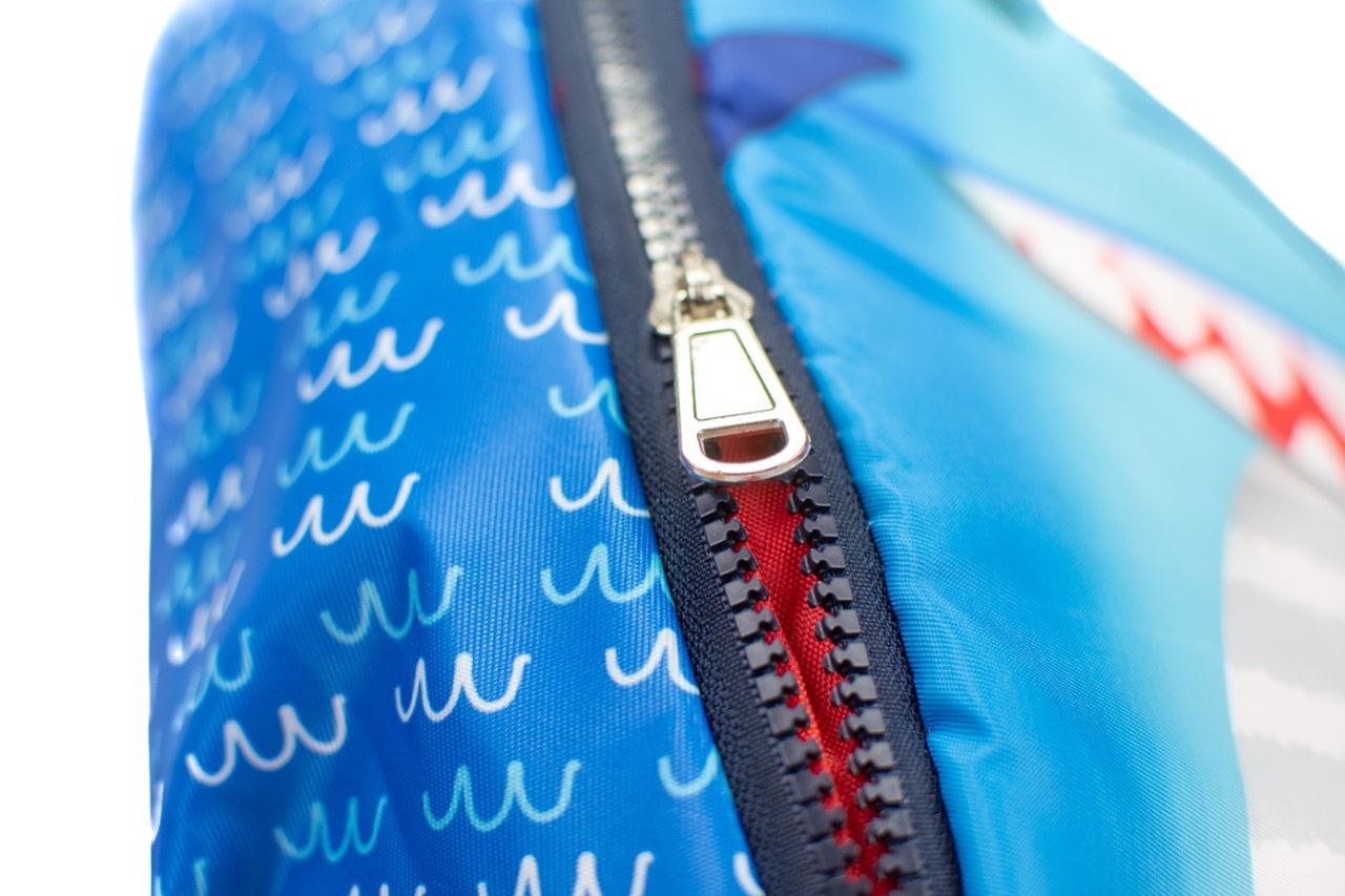 Mochila infantil Tiburón para niñas y niños. Prácticas y Originales. Perfectas para VIAJE, ESCUELA, GUARDERIA, EQUIPAJE, LONCHERA,PAÑALERA..