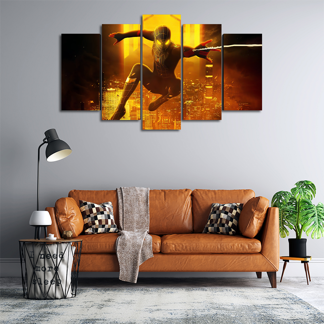 Cuadro Decorativo Spiderman Traje Negro/Dorado Balanceándose Marvel 100x60cm 5pzs Cuadros MX
