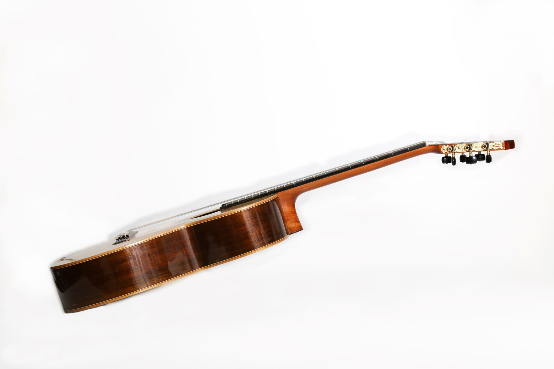 Guitarra clásica fina de nogal acabado brillo