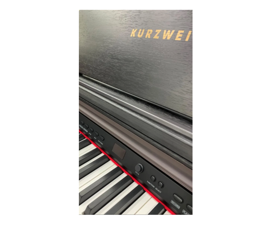 Piano Digital KURZWEIL modelo KA130 color negro, con banco.