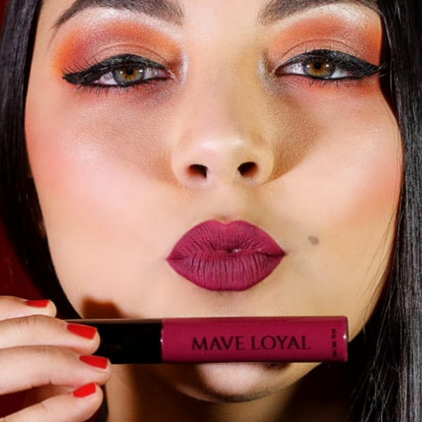 Labial Mate Larga Duración Color Morado Vitamina E Libre de Parabenos 10 ml