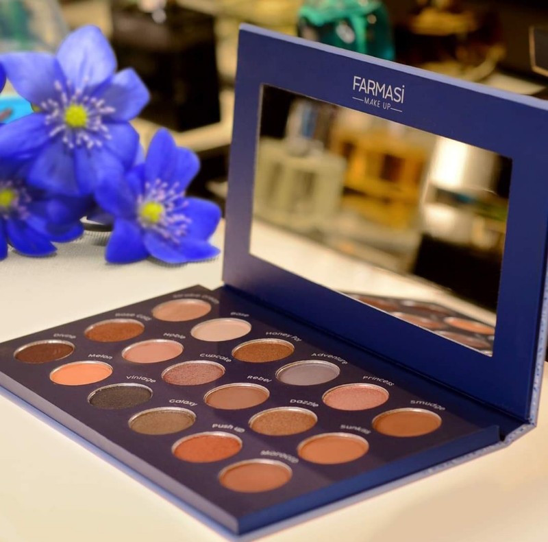 Paleta Sombras Wanderlust by Farmasi 18 Tonos Versátiles 