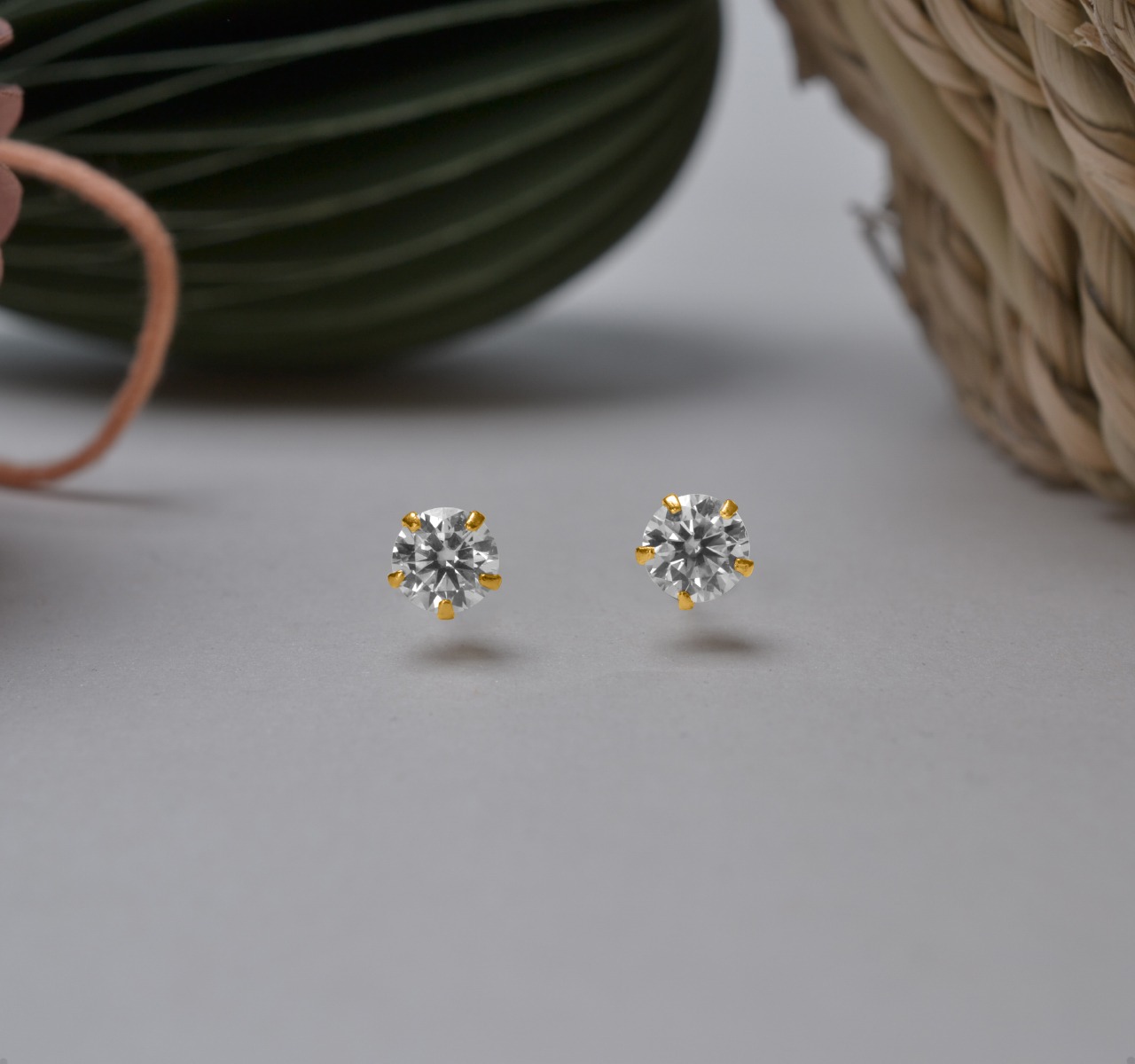 ARETES | BROQUELES ORO SÓLIDO 14K DIAMANTE MOISSANITA 1.0CT VAROURO