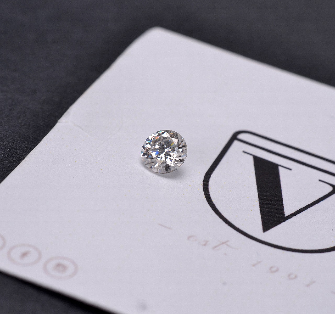 Diamante Moissanita Corte Redondo 1.0ct 6.5mm, Certificado VAROURO 