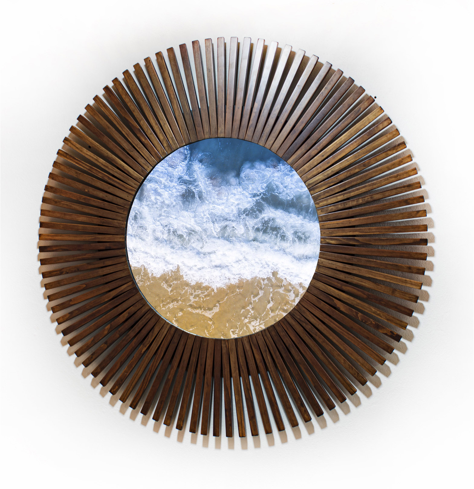Espejo Redondo Con Marco De Madera en forma de Sol 110 cm,