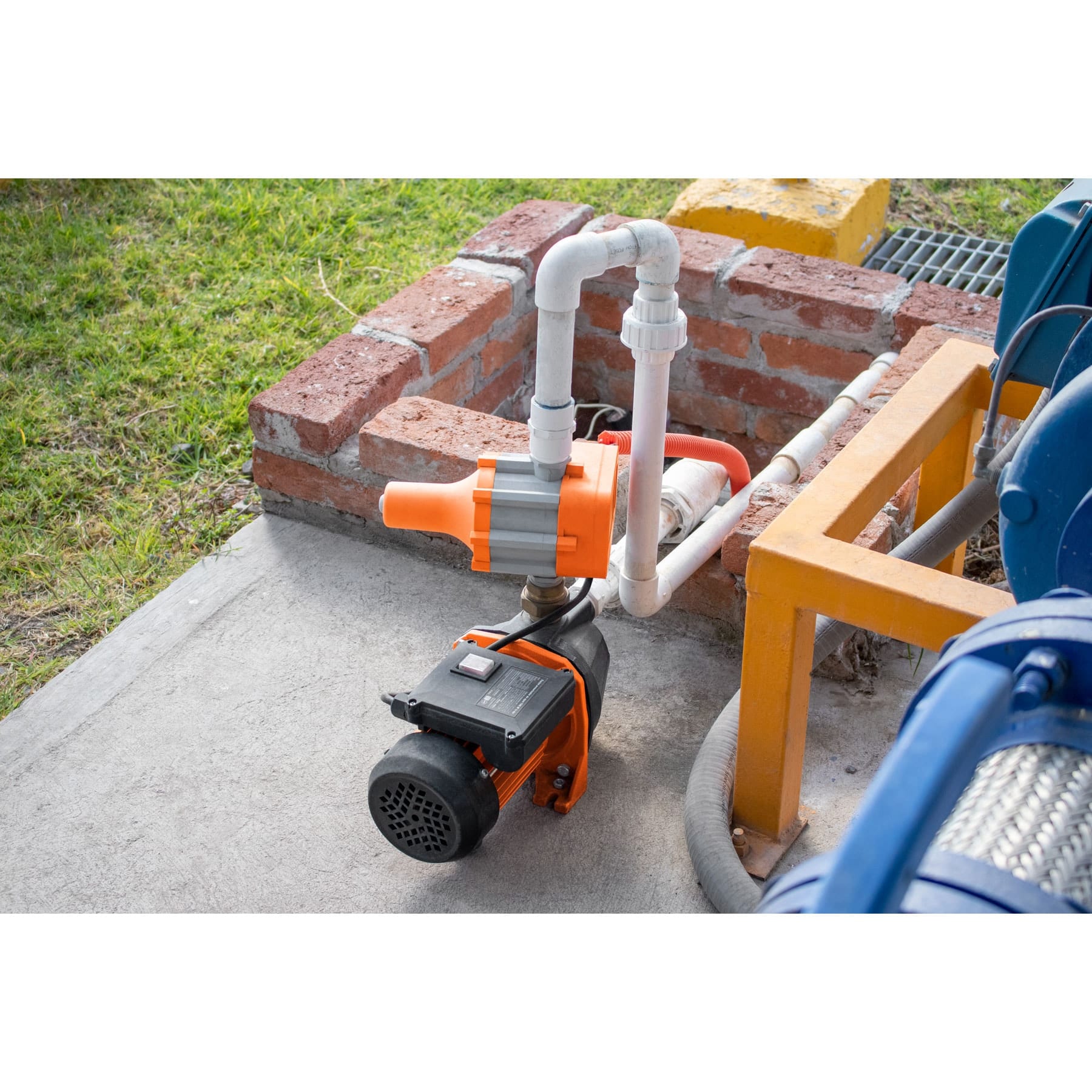 Bomba Presurizadora 1 HP, 4 Tomas Simultáneas De Agua, Altura 38 m, Flujo 53 L/min