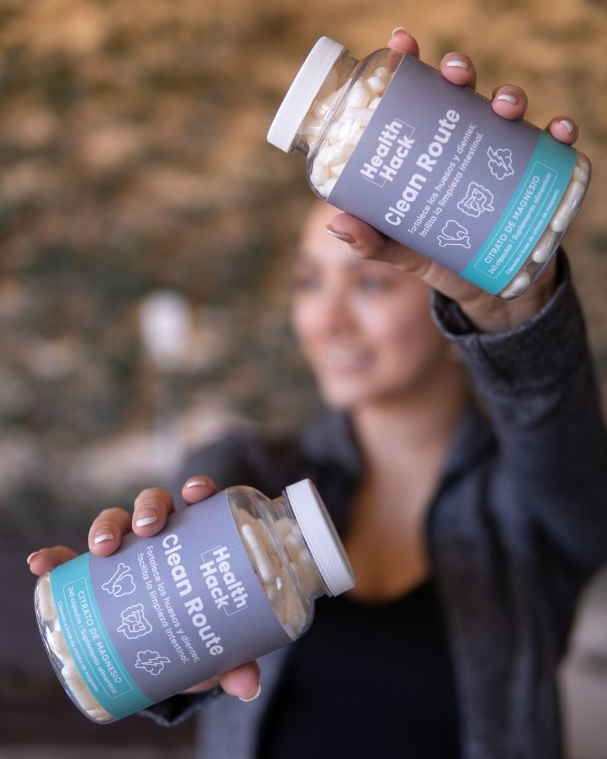 Health Hack Suplemento de Citrato de Magnesio 240 Cápsulas; Algunos de sus Beneficios: Ayudan a Dormir Bien | Producir Energía | Sistema Digestivo | Calmar Calambres | Fortalecer Huesos, Dientes y Músculos | Soporte al Sistema Nervioso y Más.