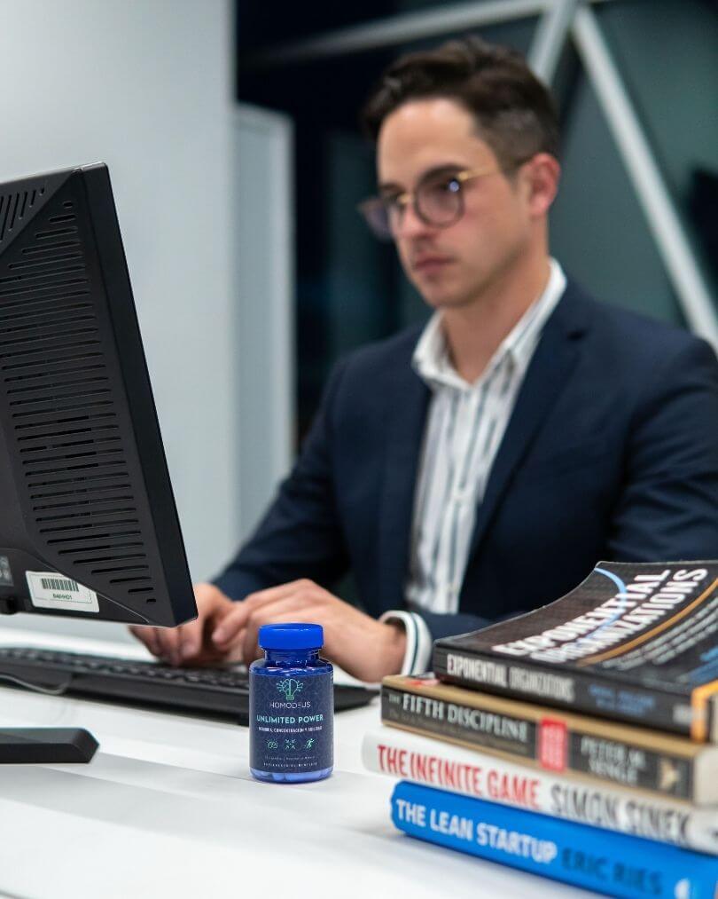 HomoDeus Suplemento Natural para Concentración, Memoria y Agilidad Mental; Nootrópico con Hongo de Melena de León Científicamente Formulado para Cuidado del Cerebro: Claridad Mental, Potenciador de Energía, Anti Estrés y Ansiedad. Suplemento Herbal para Buena Salud Mental.