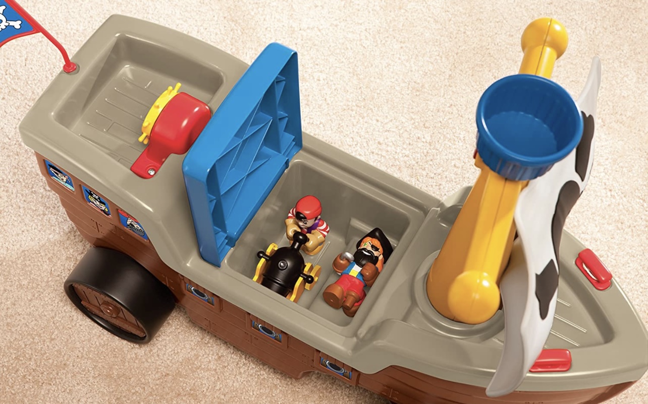 Barquito Montable Pirata Little Tikes Con Accesorios y Sonido 