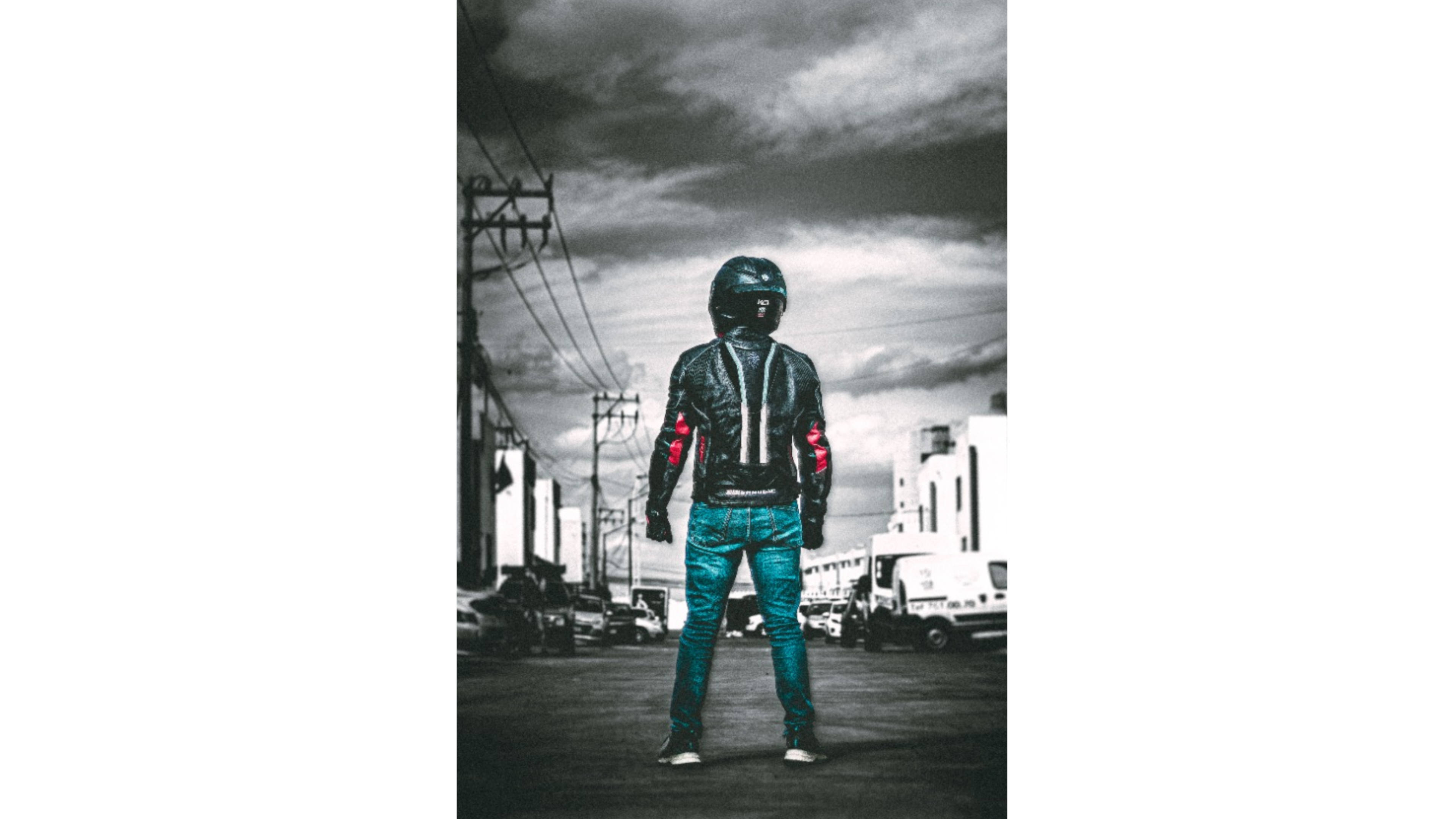 CHAMARRA KOV INVICTUS DEPORTIVA DE PIEL PARA PISTA CON JOROBA  NEGRA CON PROTECCIONES