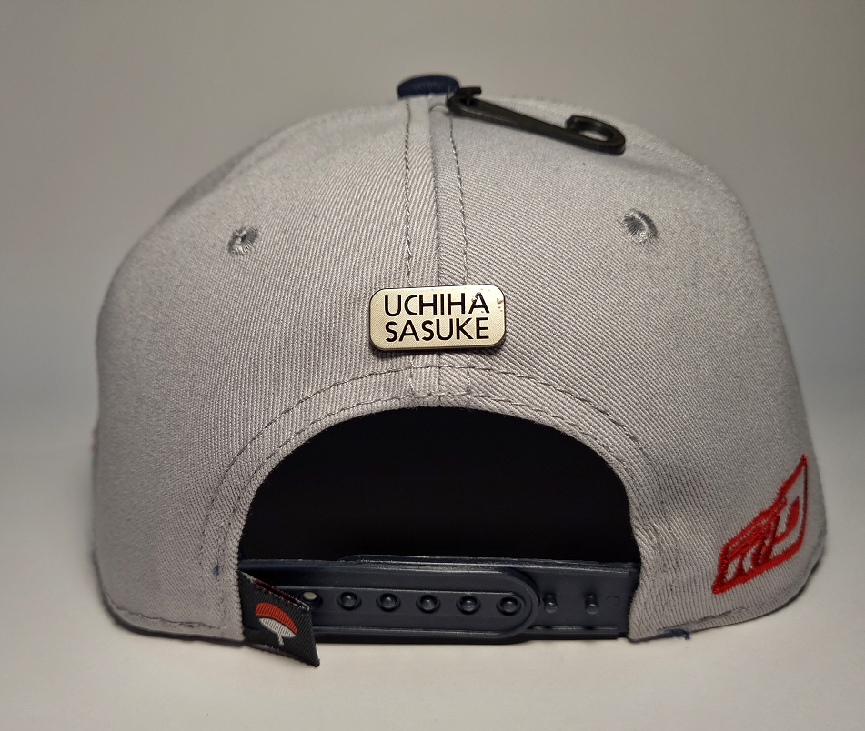 Gorra de Naruto Shippuden Exclusiva Susuke Uchiha - Producto Oficial (Gris con Azul) con Caja de Colección