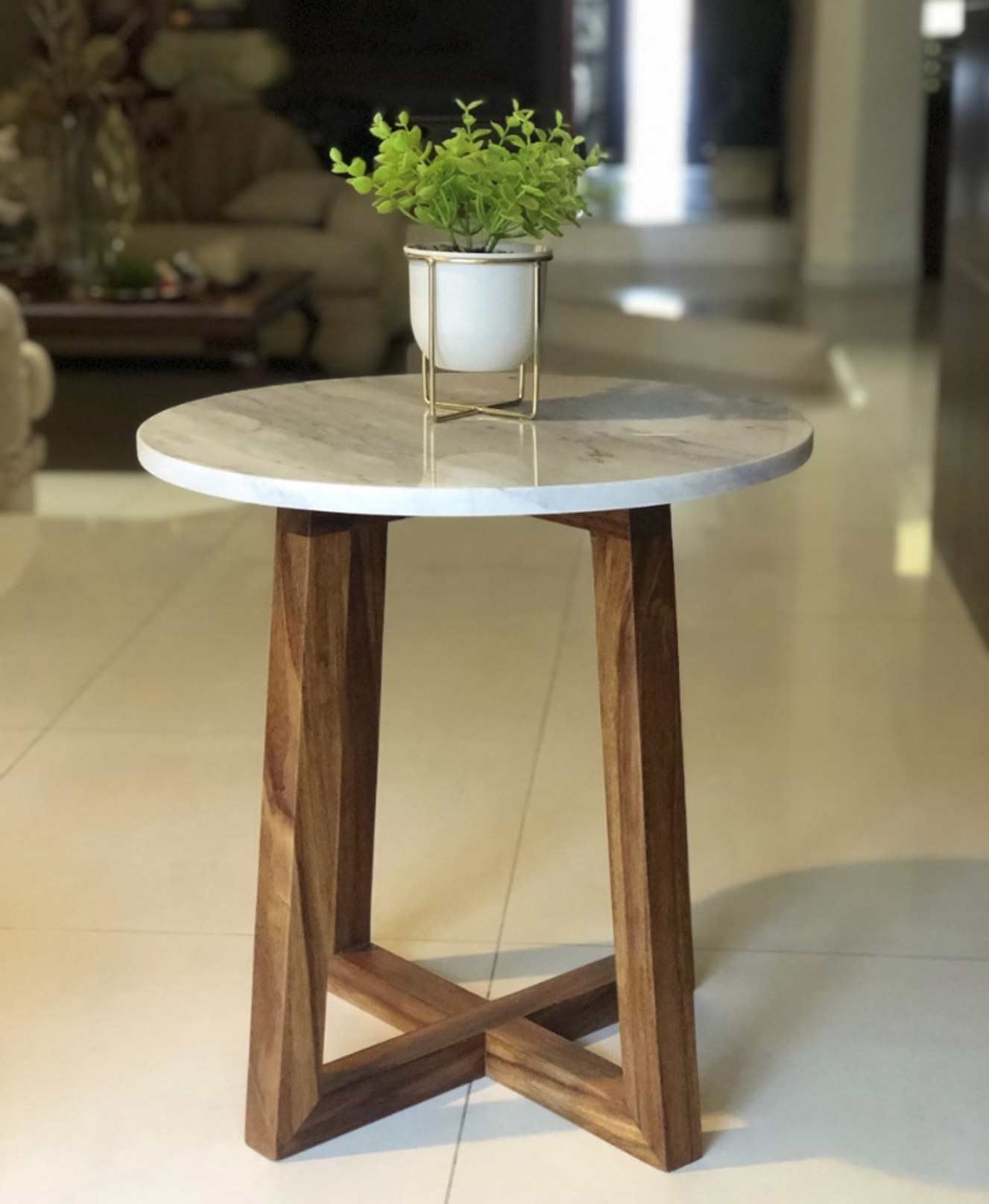 Mesa Esquinera En Madera De Parota Con Mármol Blanco.