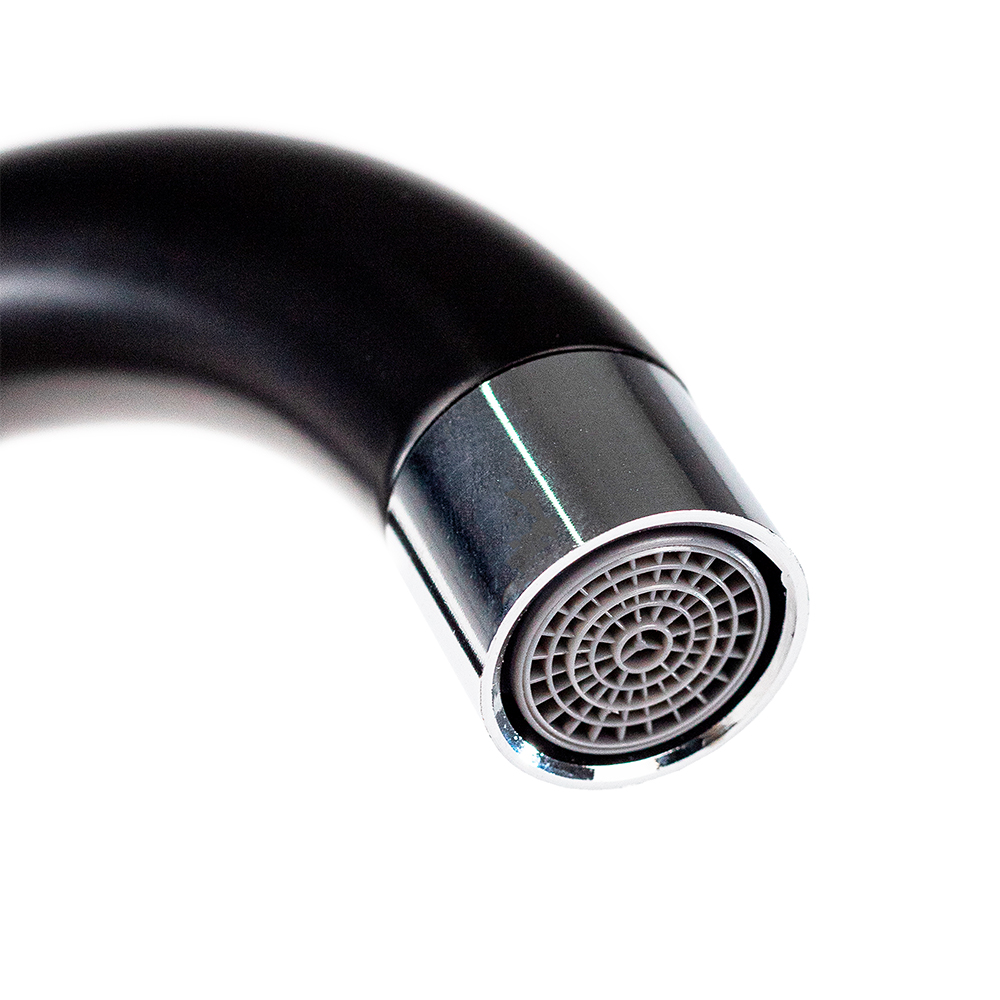 Mezcladora Monomando para Fregadero en Negro Mate, Incluye mangueras para agua fría y caliente.