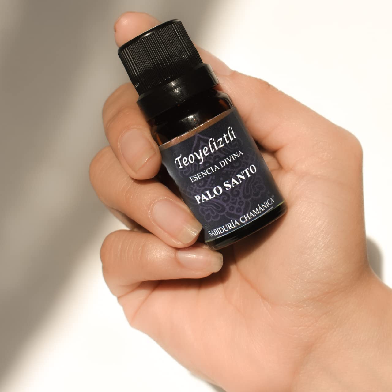 Aceite Esencial Palo Santo Aromaterapia, difusor, hierbas, baños, splash, relajación, incienso, masajes, hidratación, meditación, yoga, bienestar, calma, paz, estres, relajante, aroma, frutal, herbal, bosque, naturaleza, esencia,