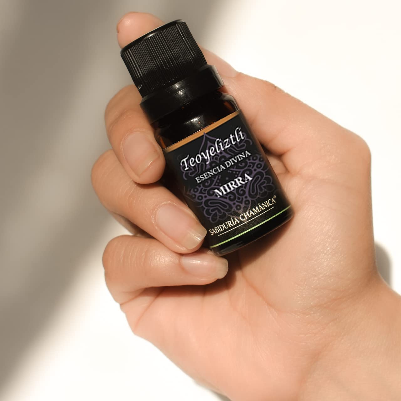 Aceite Esencial Mirra Aromaterapia, difusor, hierbas, baños, splash, relajación, incienso, masajes, hidratación, meditación, yoga, bienestar, calma, paz, estres, relajante, aroma, frutal, herbal, bosque, naturaleza, esencia,