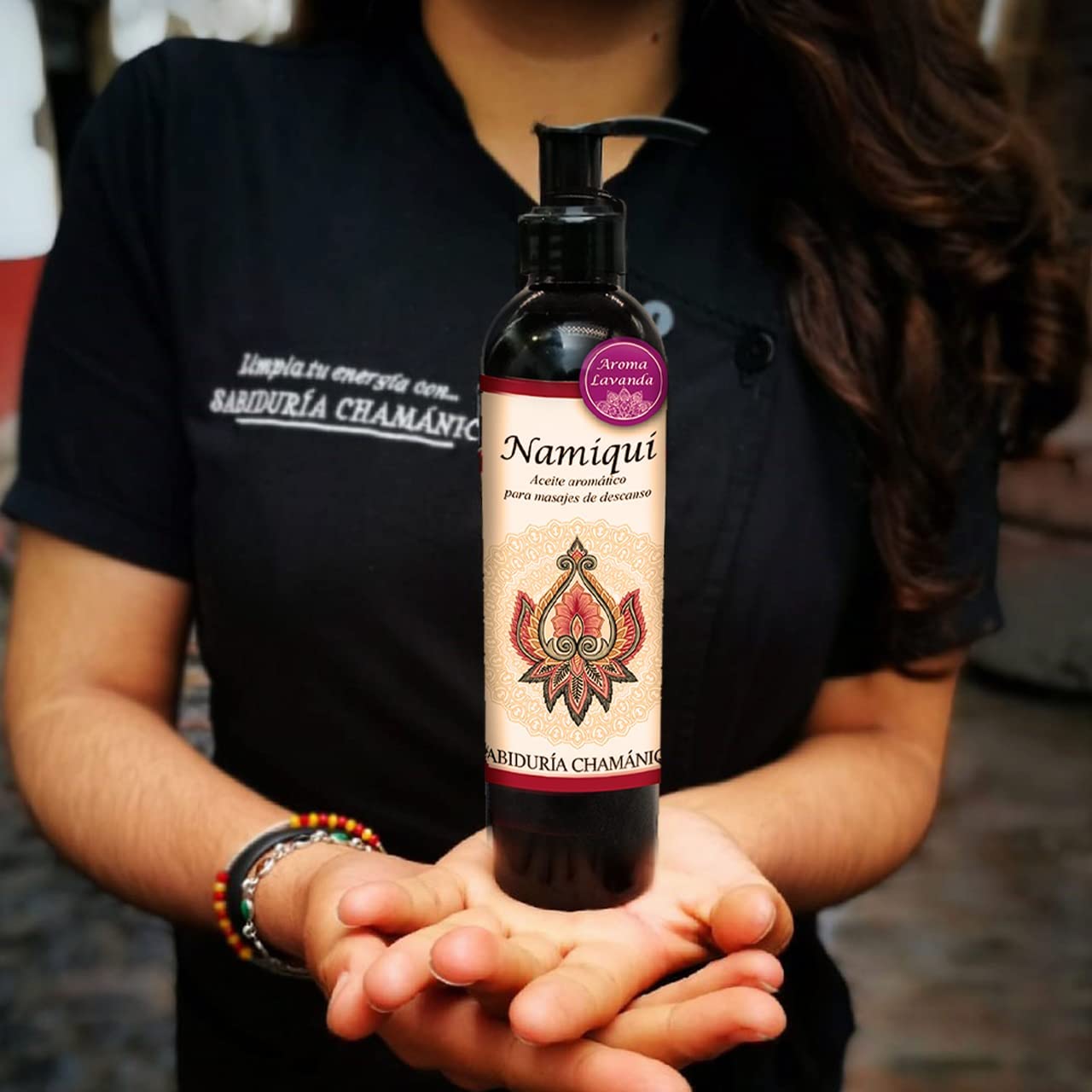 Aceite para masajes Premium Lavanda Namiqui, roce, fricción, percusión, reflexología, tejido profundo, masajes, relax, relajacion, calma, paz, aroma, olores, aromaterapia, hidratacion, humectacion, aceite esencial, bienestar, pindas, hierbas, herbal, fragancia, spa, hoteles, boutiques, sales, natural, baño, tina, camilla