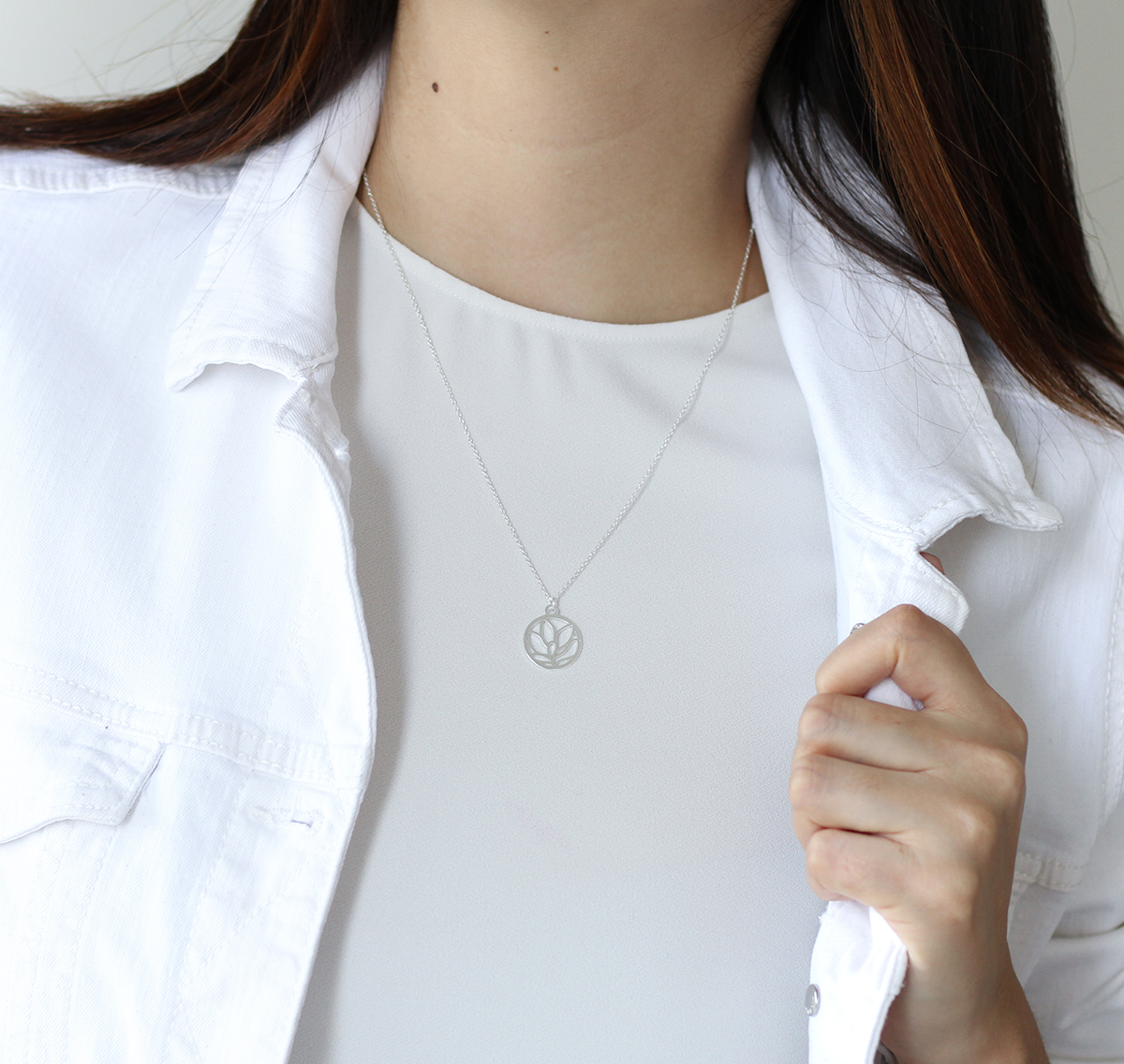 Dije Sencillo Amapola con Cadena de Plata por Anante Joyería, Collar para Mujer