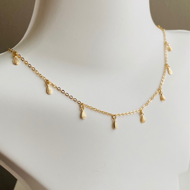 Collar Gargantilla con Gotitas- Baño de Oro 18K-Dorado