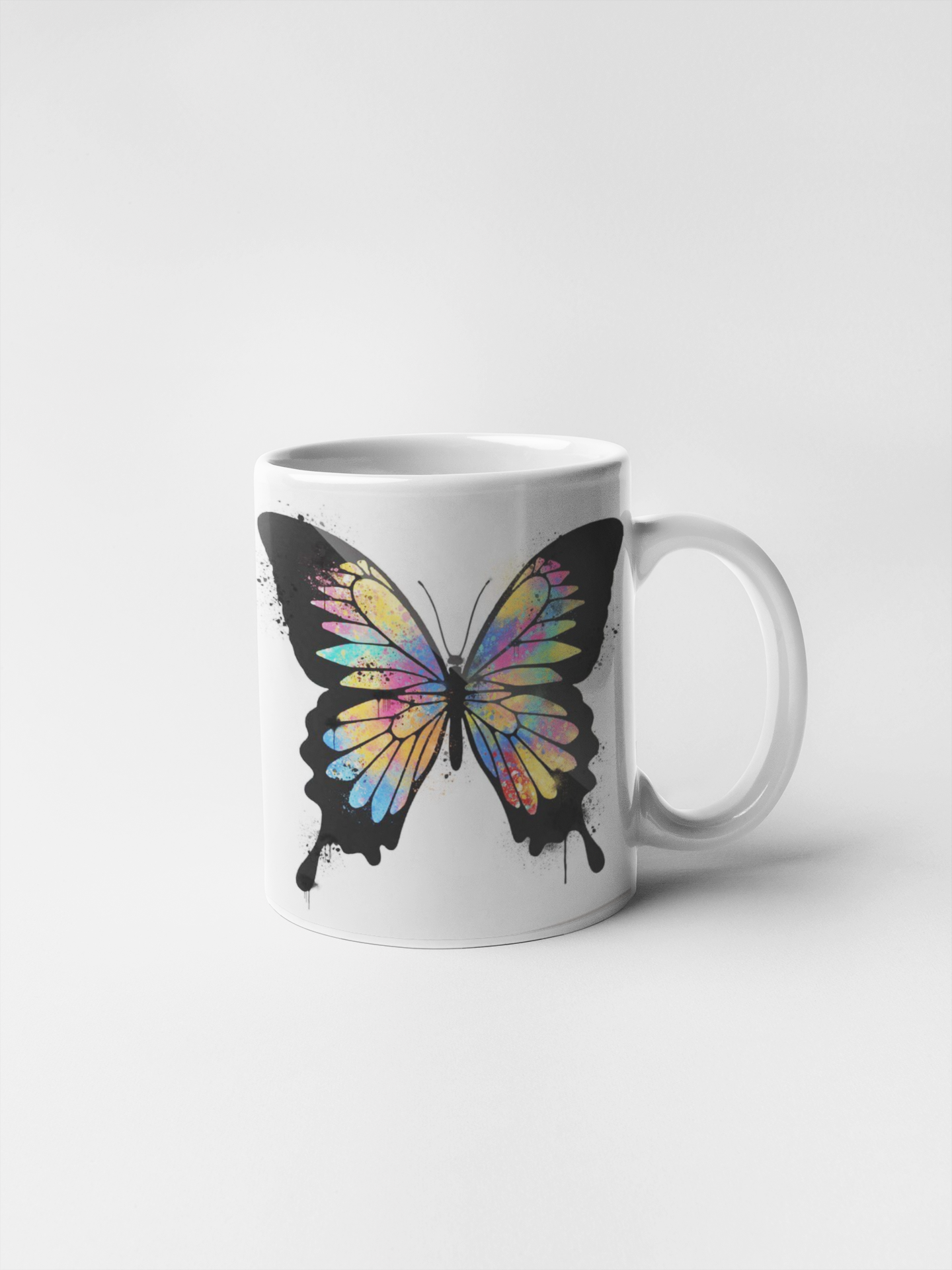 Taza blanca con diseño 