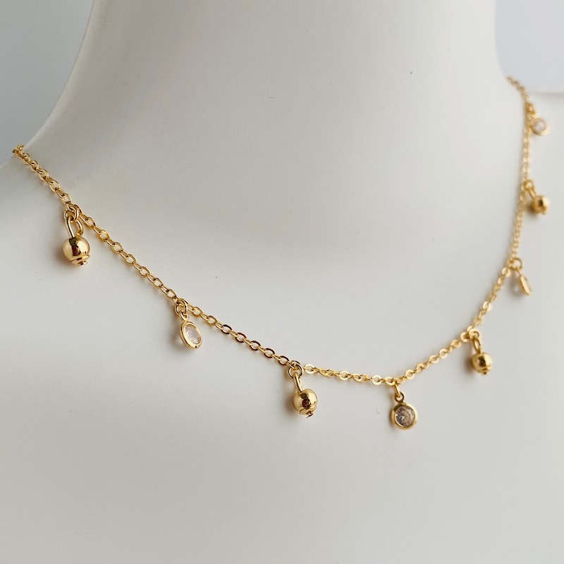 Choker con cristalitos y bolitas- baño de oro 18K- Collar- Dorado