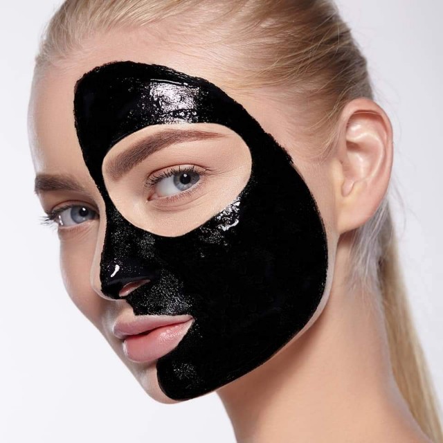 Activated Charcoal Mascarilla Negra by Farmasi Elimina Grasa y Puntos Negros.