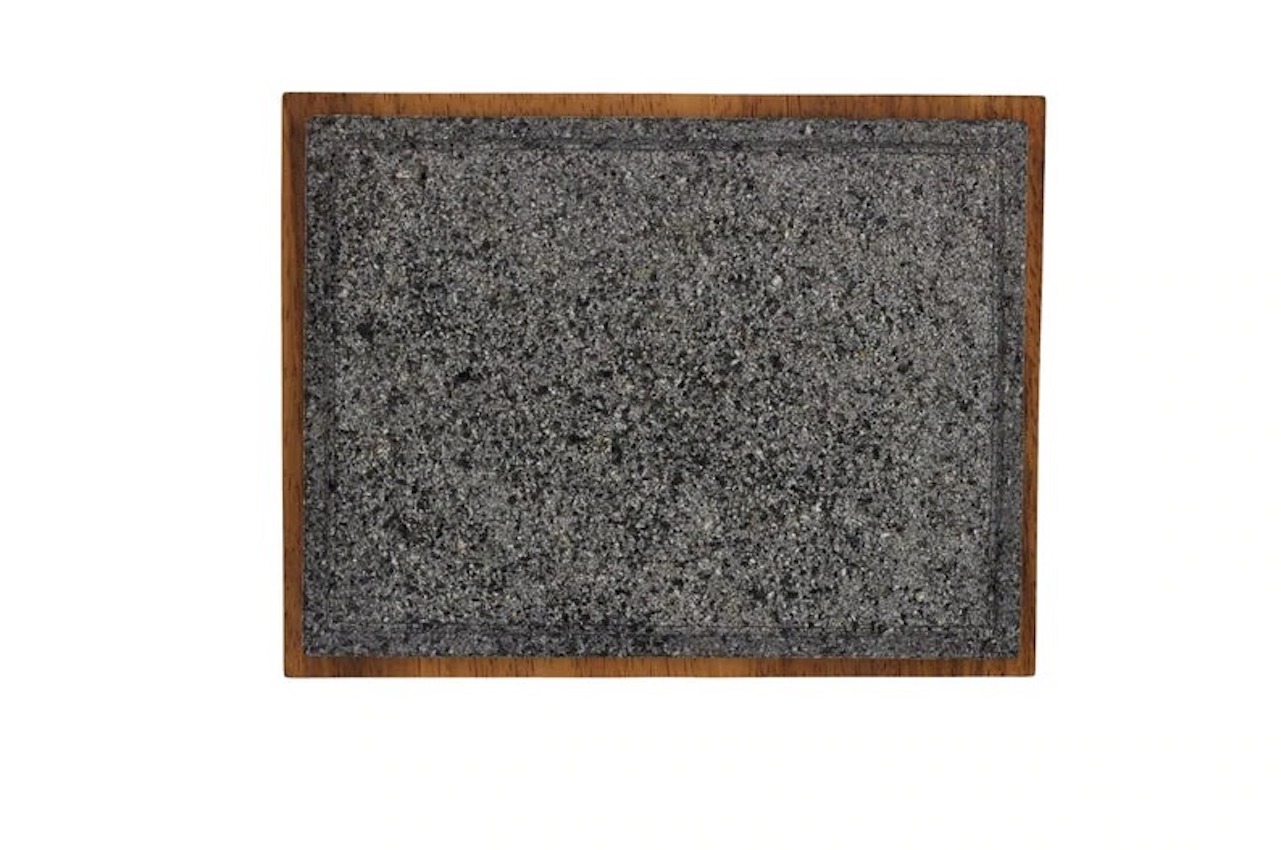 "Tlacuani" Elegante Tabla para picar de Piedra Volcánica con Base de Madera Parota 18x 24 CM