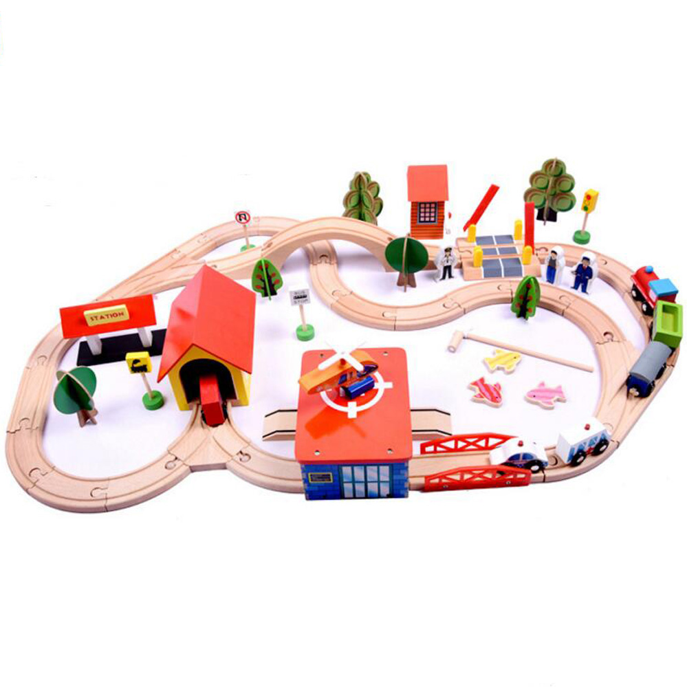Tren de madera con 69 piezas 