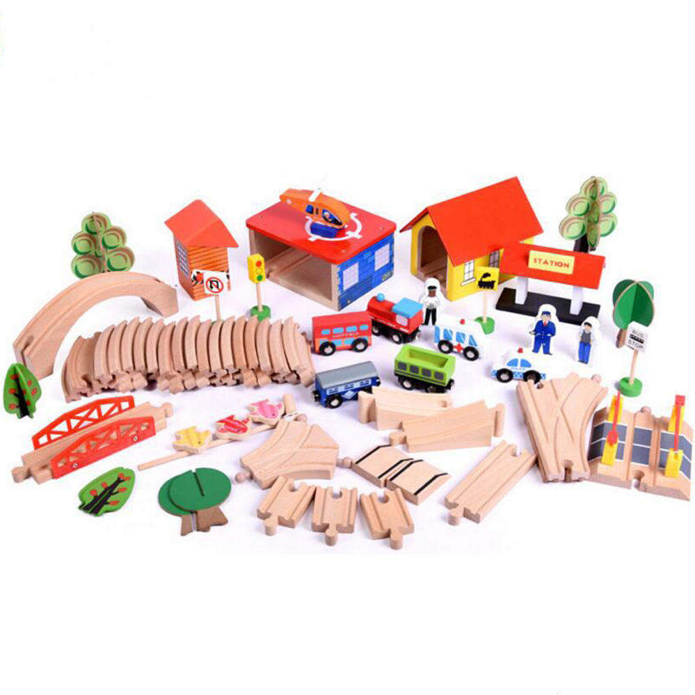 Tren de madera con 69 piezas 