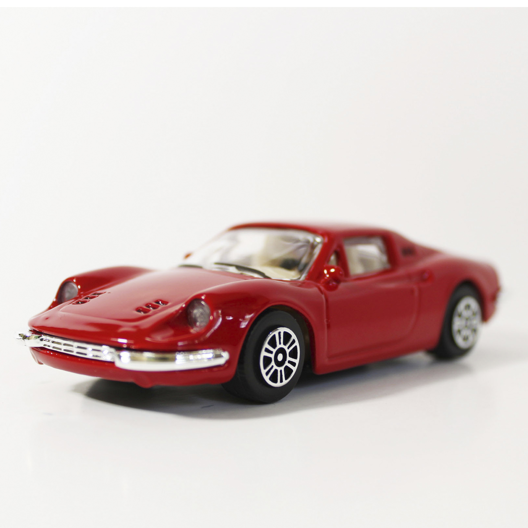 16 Autos Ferrari de Colección Escala 1/43