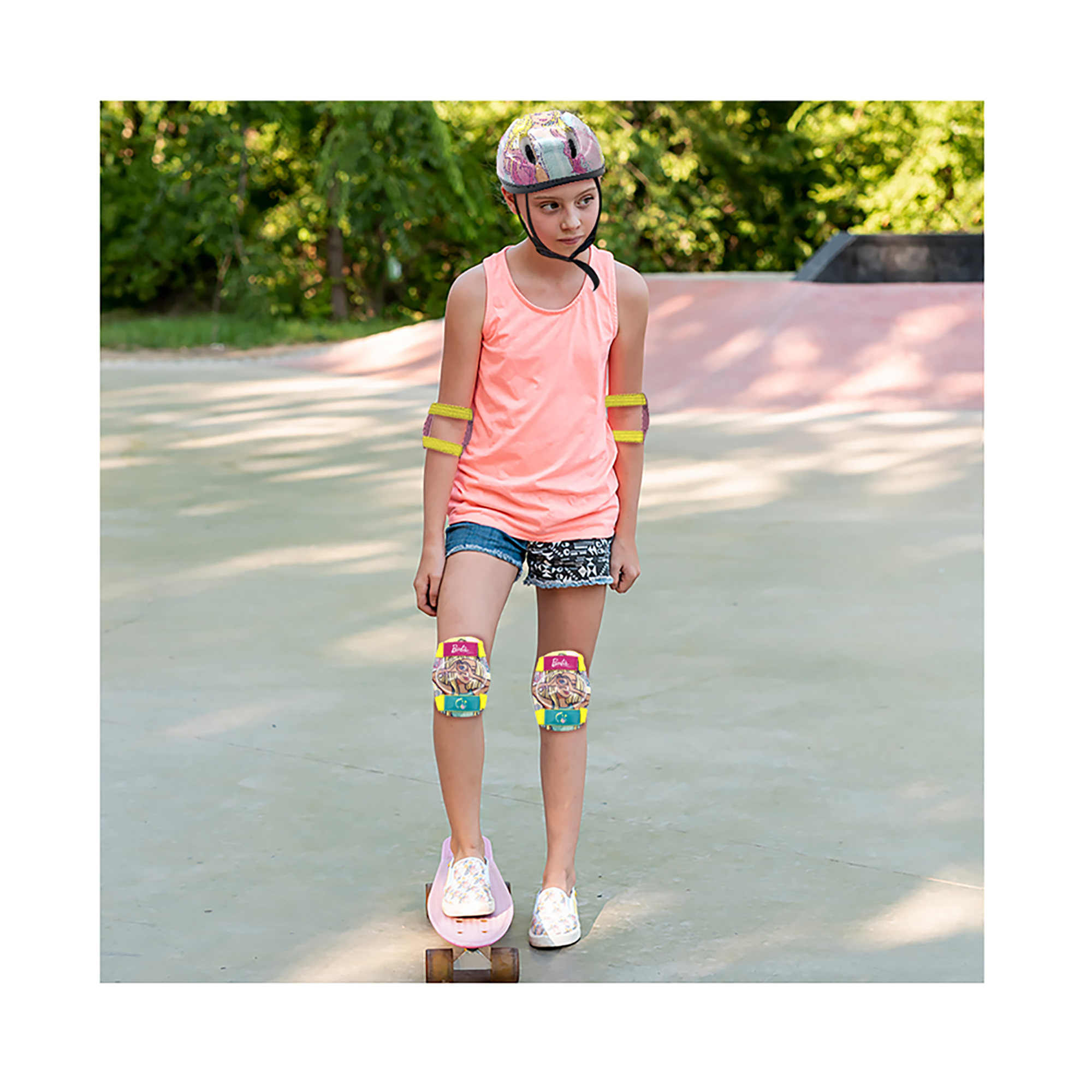 Kit casco coderas y rodilleras Apache Barbie